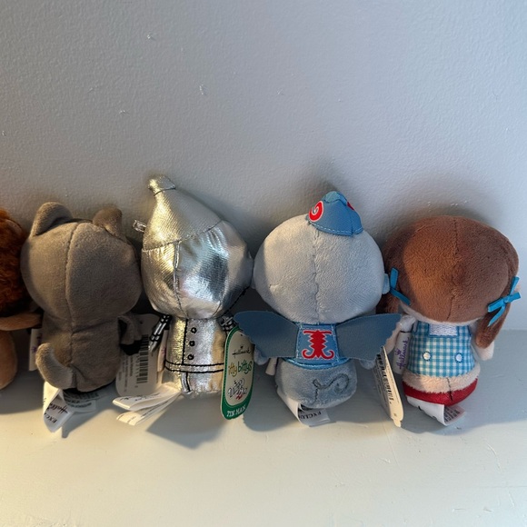 Whimsical set of 8 Wizard of Oz Hallmark itty bitty’s 🦁 🐶 👧 - Picture 10 of 10